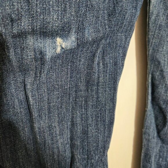 The Levis Boyfriend Jeans in women's size 31 are a stylish and comfortable choic - Picture 6 of 12